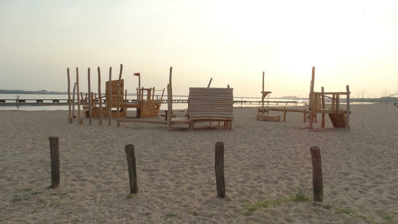 Beach Hotel Oostvoorne Eksteriør billede